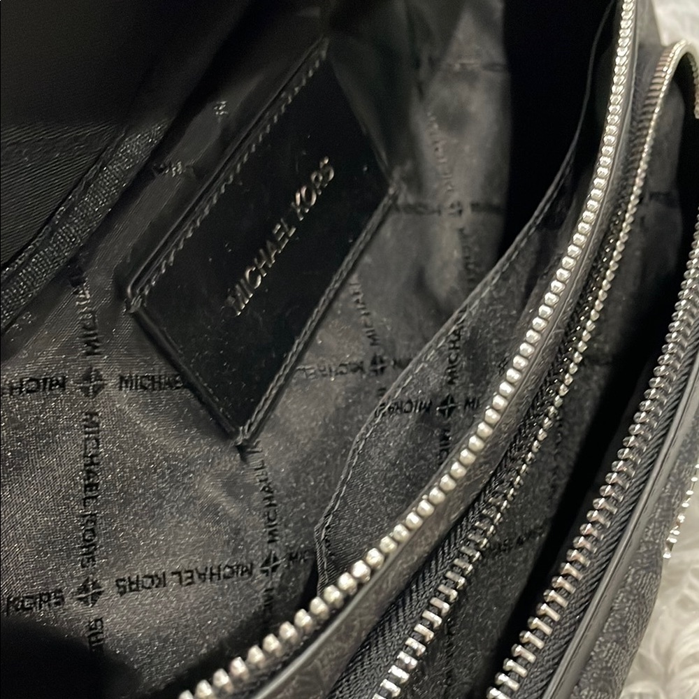 Michael Kors Men’s Belt Bag - Picture 5 of 8